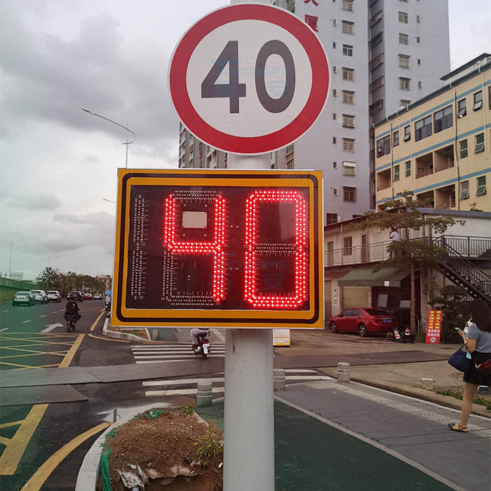太陽能雷達測速標牌