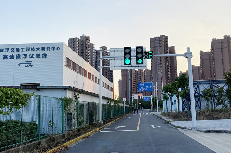 同濟(jì)大學(xué)智能駕駛測試廠信號燈和信號機(jī)